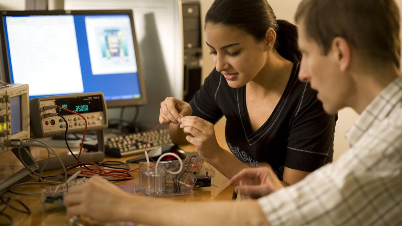 Electrical Engineering student with professor