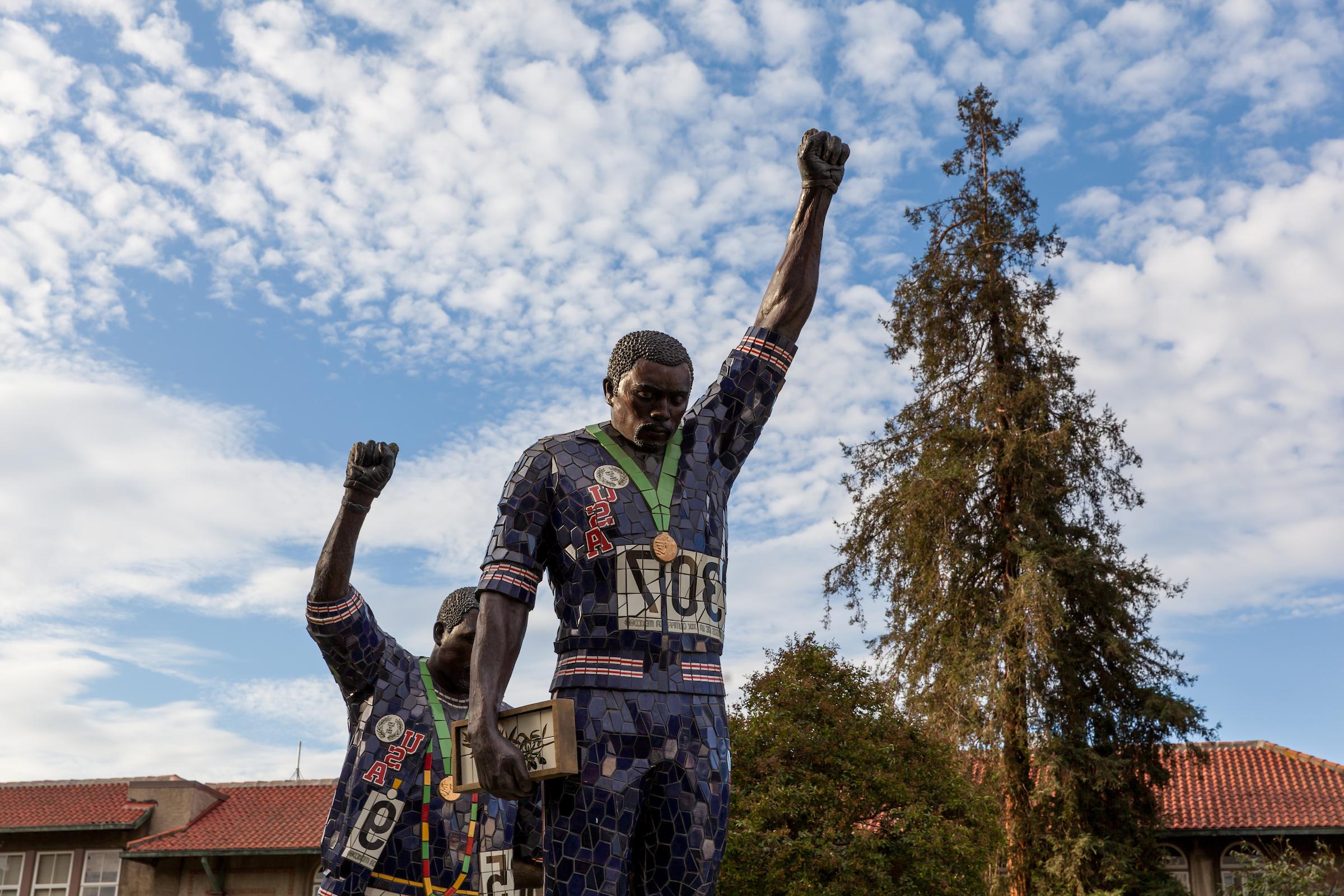 菠菜网lol正规平台 Tommie Smith & John Carlos Statue